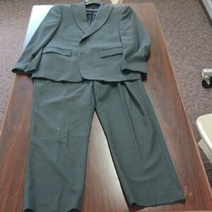 Calvin Klein Gray Suit with Notched Lapels and Straight Leg Trousers